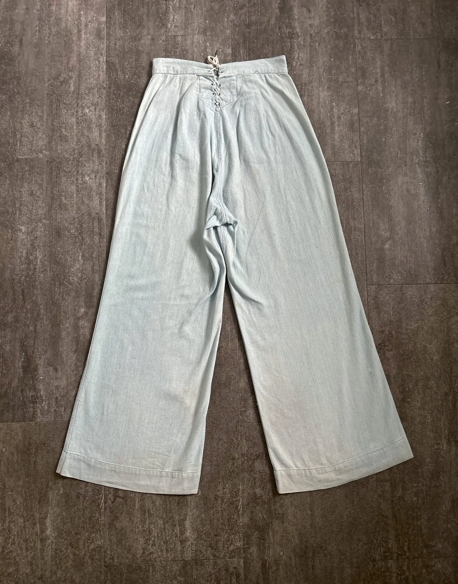 1930s 1940s wide leg jeans . fall front denim trousers . size small to s/m