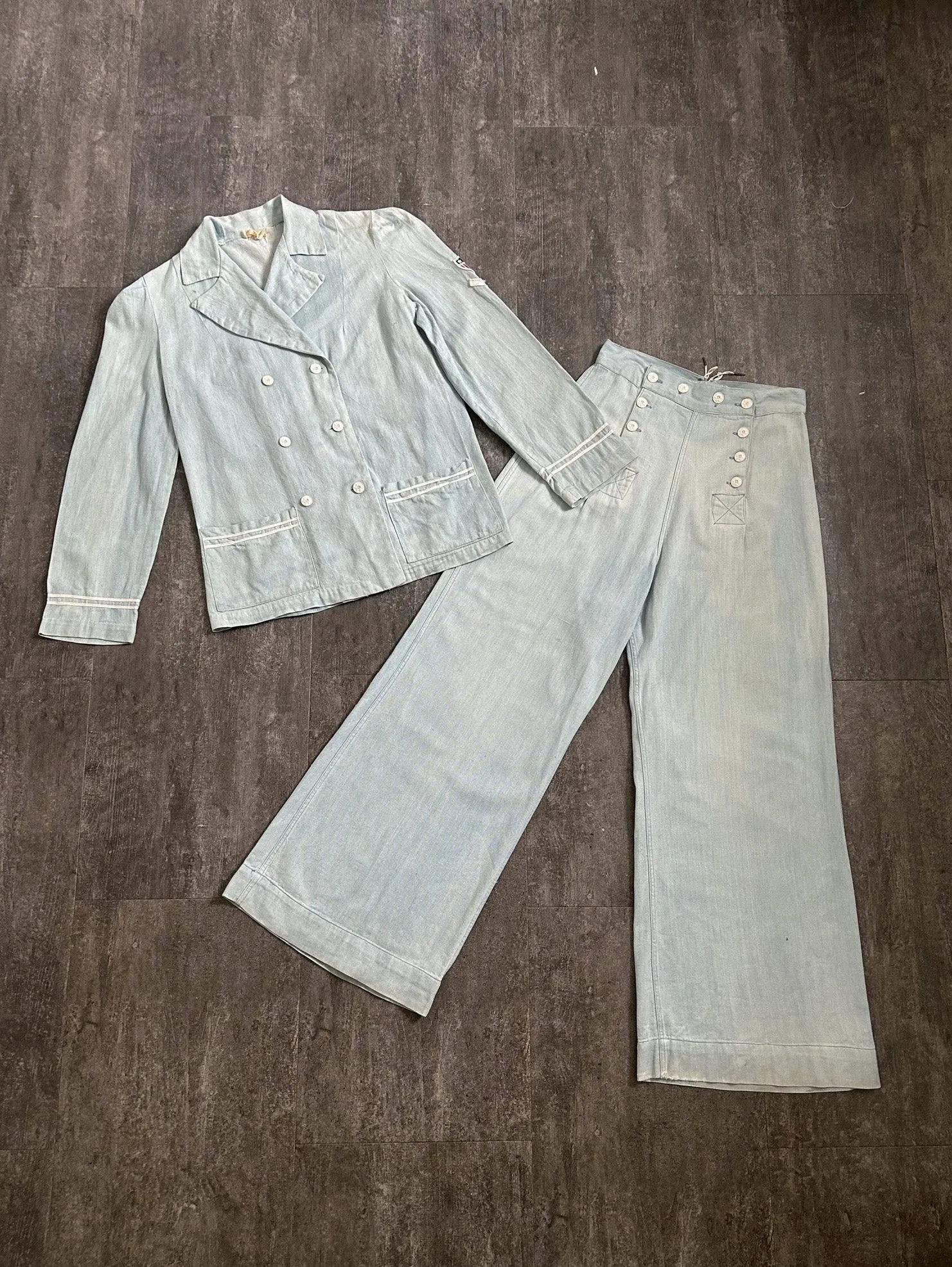 1930s 1940s wide leg jeans . fall front denim trousers . size small to s/m