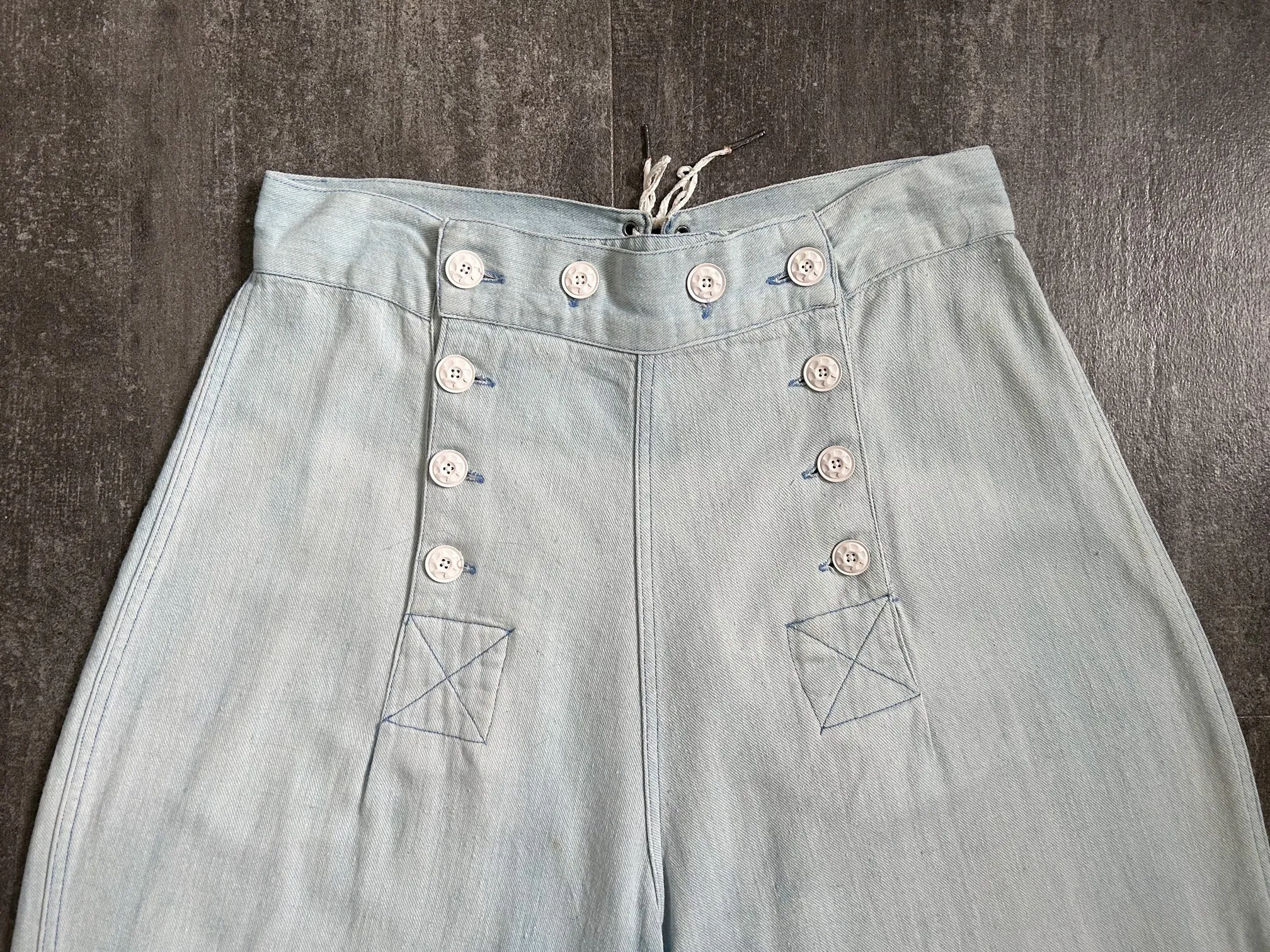 1930s 1940s wide leg jeans . fall front denim trousers . size small to s/m