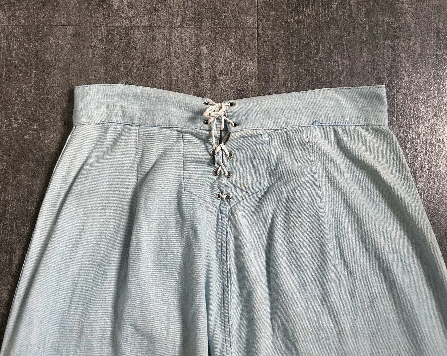 1930s 1940s wide leg jeans . fall front denim trousers . size small to s/m