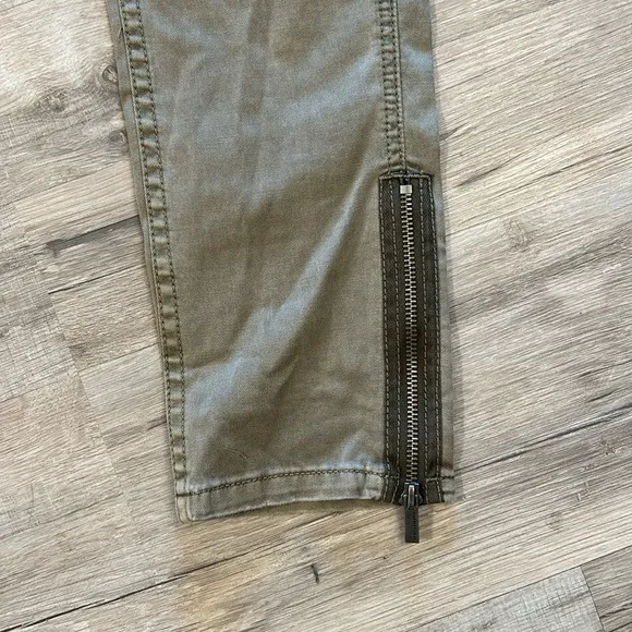 28.5” Tan BCBG Max Azria Cargo Jeans NWT Tag Size 27