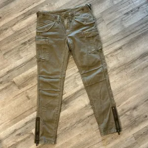 28.5” Tan BCBG Max Azria Cargo Jeans NWT Tag Size 27