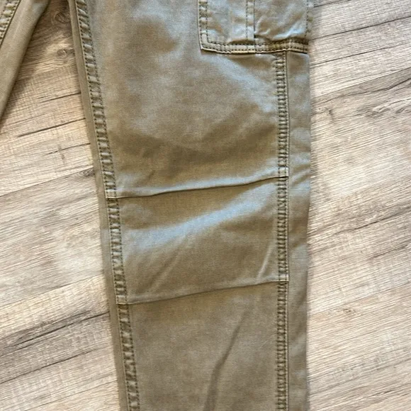 28.5” Tan BCBG Max Azria Cargo Jeans NWT Tag Size 27