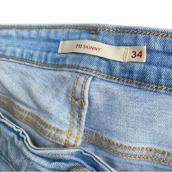 711 Skinny Light Washed Levi Jeans