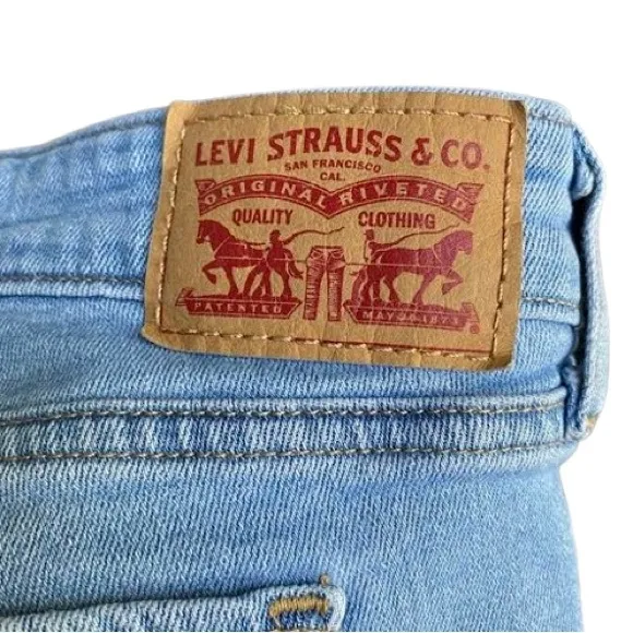 711 Skinny Light Washed Levi Jeans