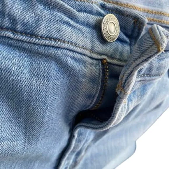 711 Skinny Light Washed Levi Jeans
