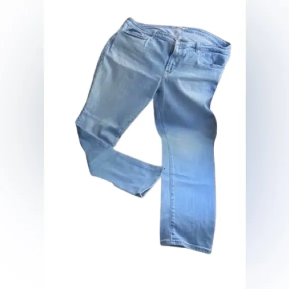 711 Skinny Light Washed Levi Jeans