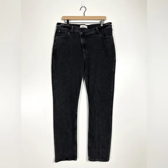 Abercrombie 90’s Straight Ultra High Rise Crossover Waistband Jeans