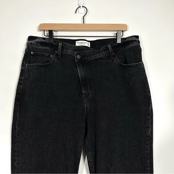 Abercrombie 90’s Straight Ultra High Rise Crossover Waistband Jeans