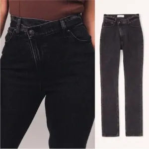 Abercrombie 90’s Straight Ultra High Rise Crossover Waistband Jeans