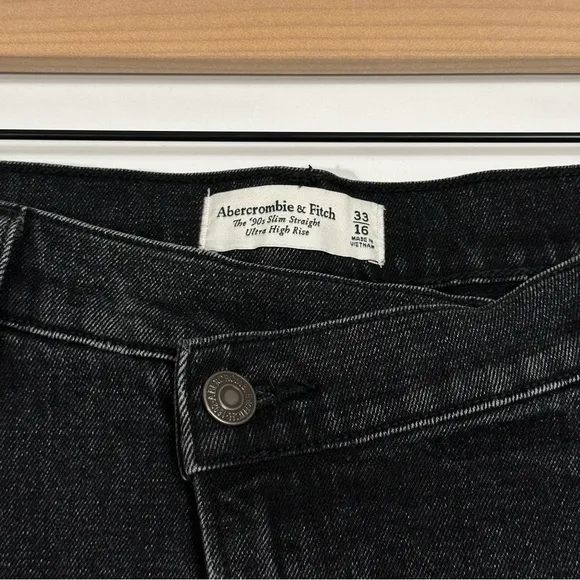 Abercrombie 90’s Straight Ultra High Rise Crossover Waistband Jeans