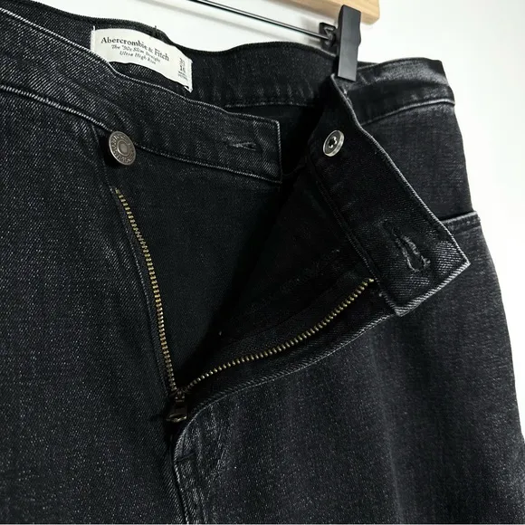 Abercrombie 90’s Straight Ultra High Rise Crossover Waistband Jeans