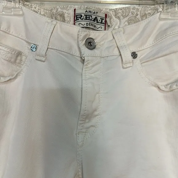 ARIAT Women’s distressed denim white jeans size 32