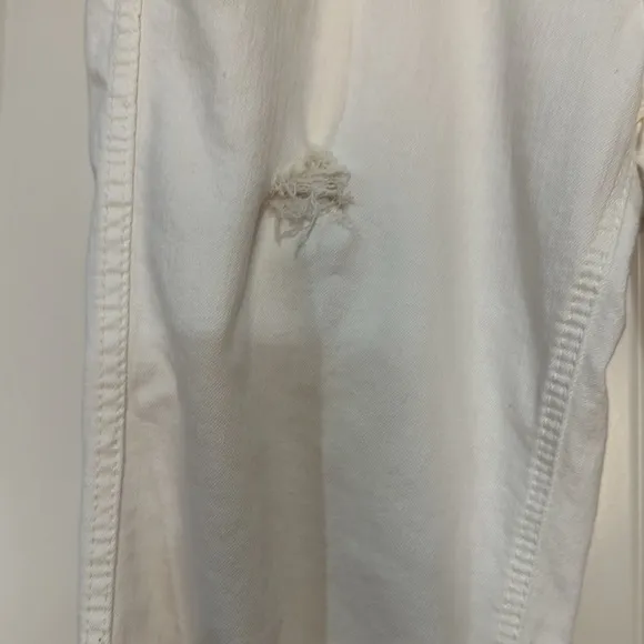 ARIAT Women’s distressed denim white jeans size 32