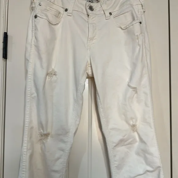 ARIAT Women’s distressed denim white jeans size 32