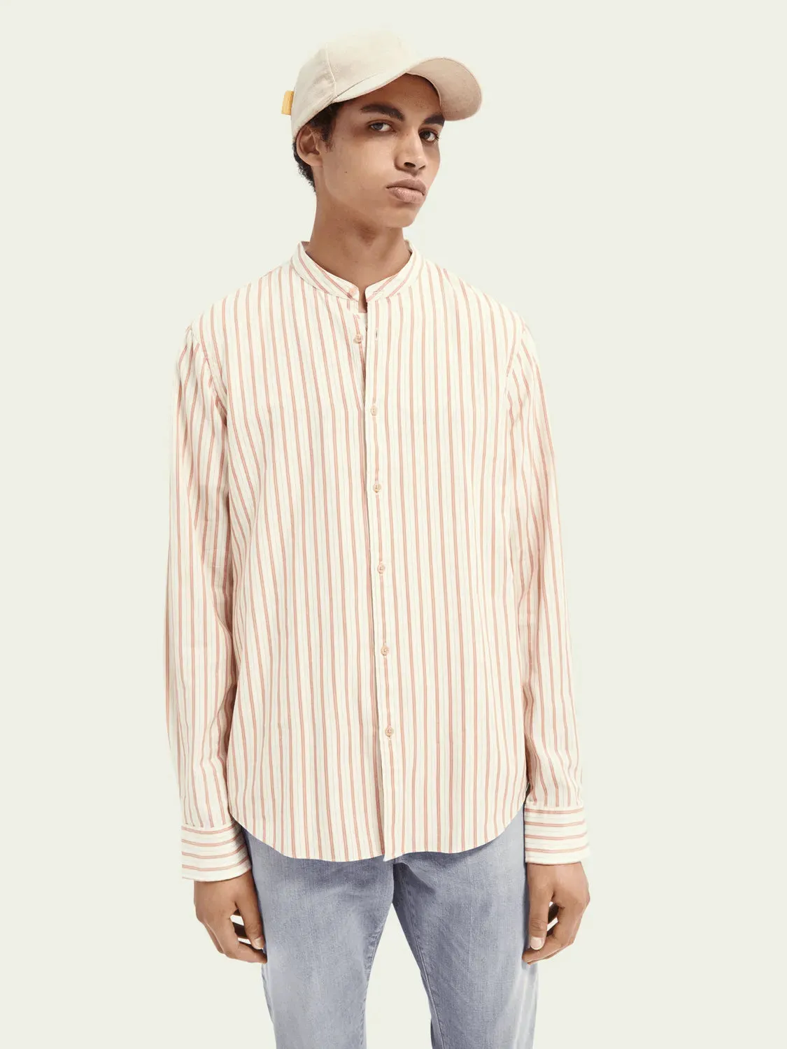 Camisa relaxed fit sin cuello en algodón orgánico