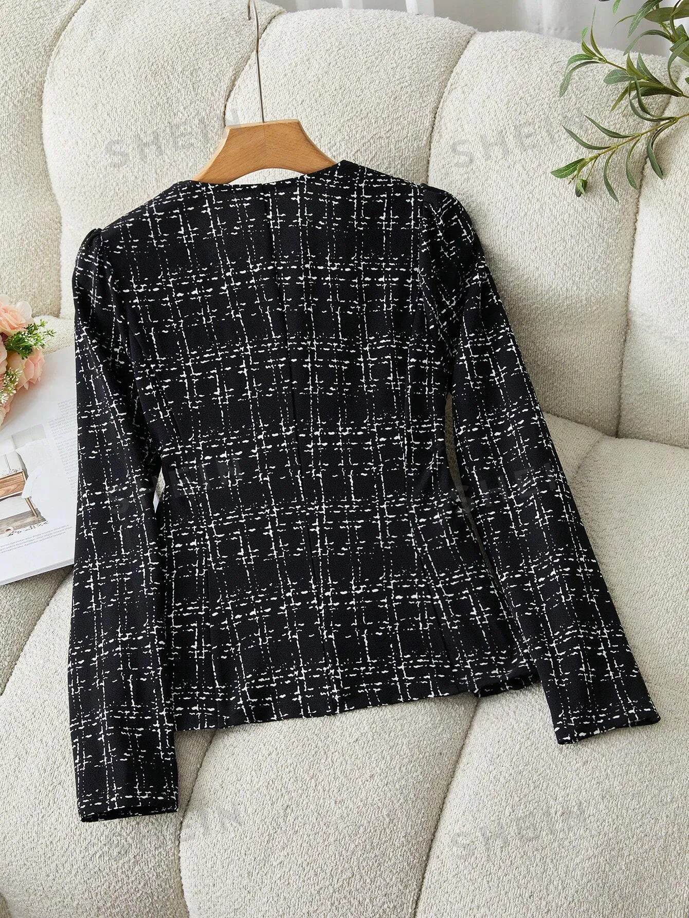 Clasi Ladies' Elegant Checkered Black Buttoned Coat With Round Neckline, Long Sleeves, Graceful And Fashionable Fall Jackets