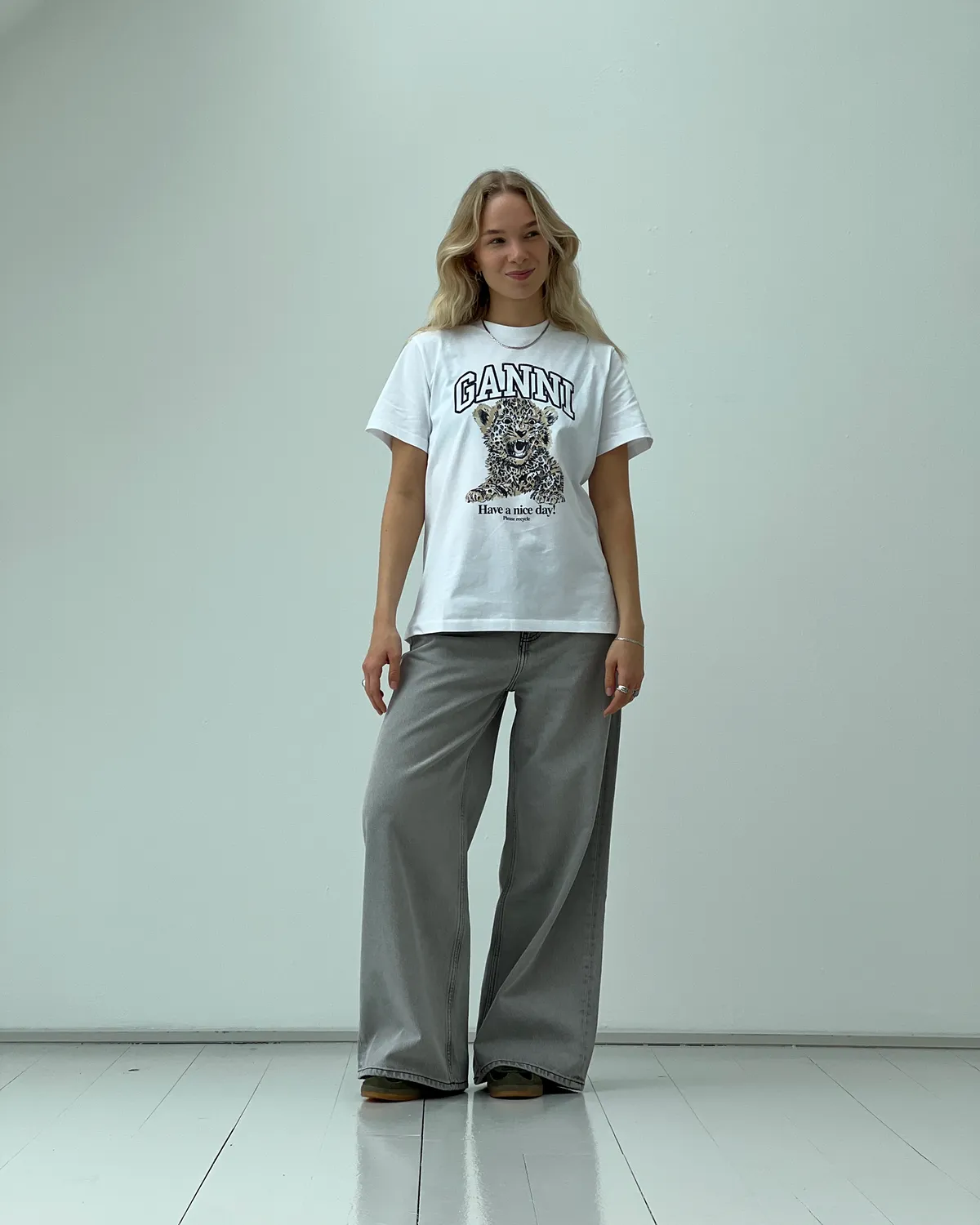 Future Denim Wide Jeans - Gray Quill