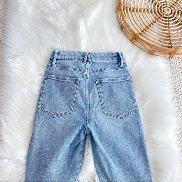 Good American Good Curve Crop Jeans Light Blue Raw Cut Hem High Rise 00/24