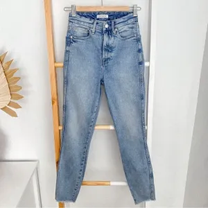 Good American Good Curve Crop Jeans Light Blue Raw Cut Hem High Rise 00/24