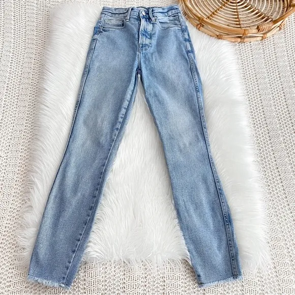 Good American Good Curve Crop Jeans Light Blue Raw Cut Hem High Rise 00/24
