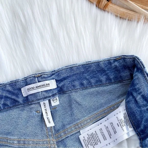 Good American Good Curve Crop Jeans Light Blue Raw Cut Hem High Rise 00/24