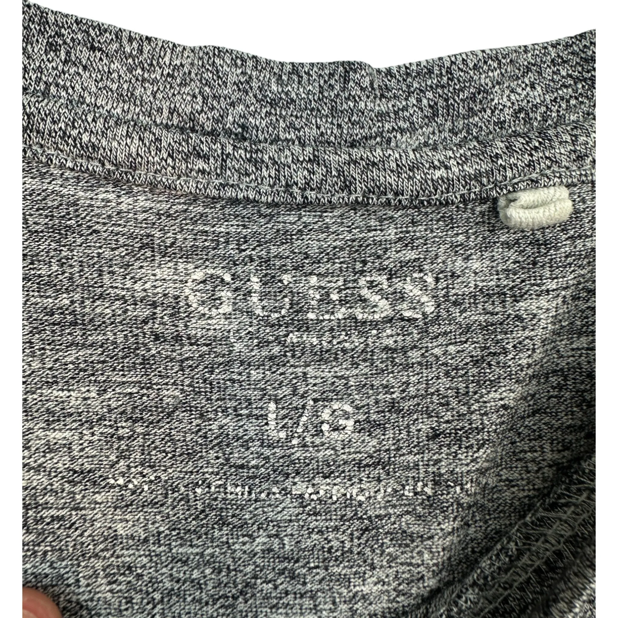 GUESS “BLANK” TEE - (L)