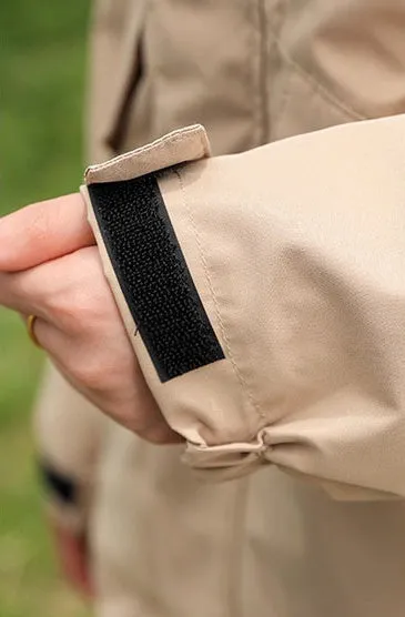 Insulated Cargo Puffer Jacket for Women with Relaxed-Fit Design