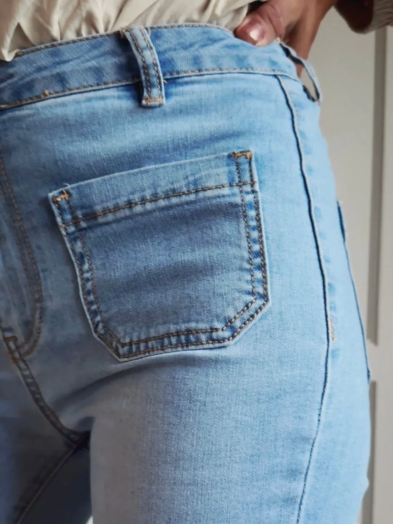 JEANS WITH FLARE AND FRONT POCKETS - LIGHT BLUE