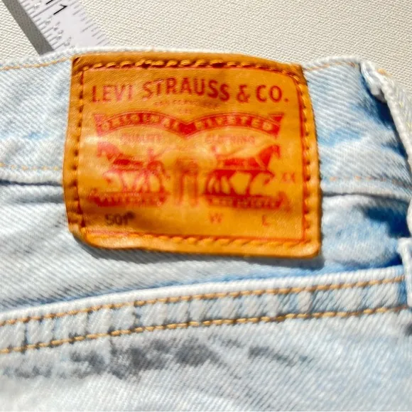Levi’s 501 high-rise 4” denim jean shorts 29 cutoff light long north