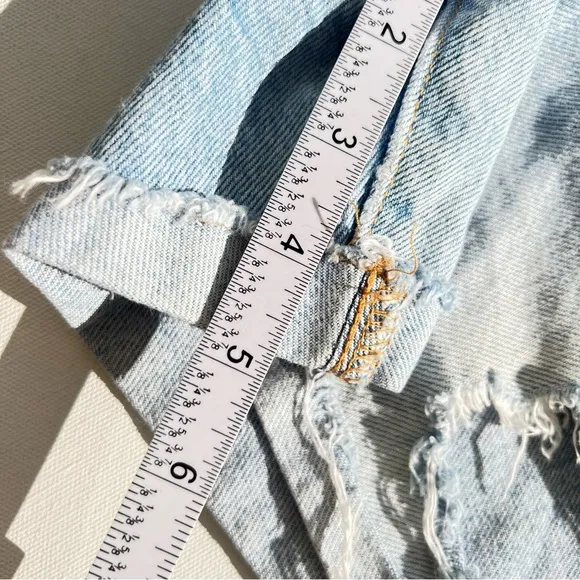 Levi’s 501 high-rise 4” denim jean shorts 29 cutoff light long north