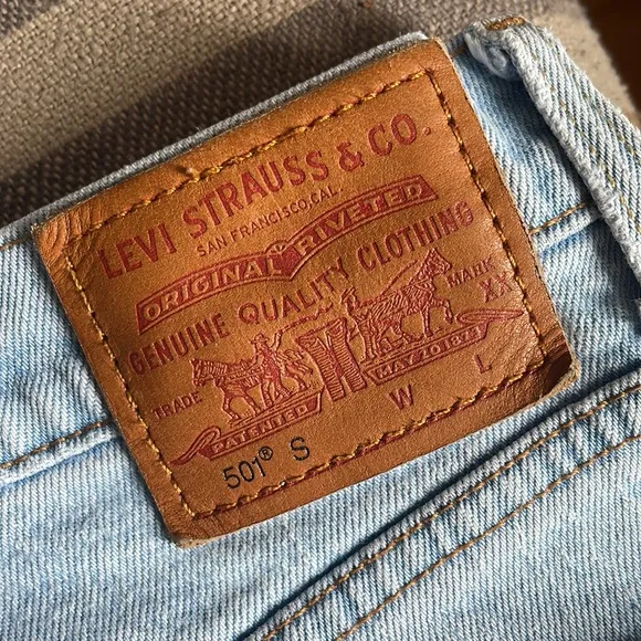 Levi’s Light Wash ButtonFly Ripped 501 Mom Jeans
