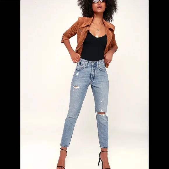 Levi’s Light Wash ButtonFly Ripped 501 Mom Jeans