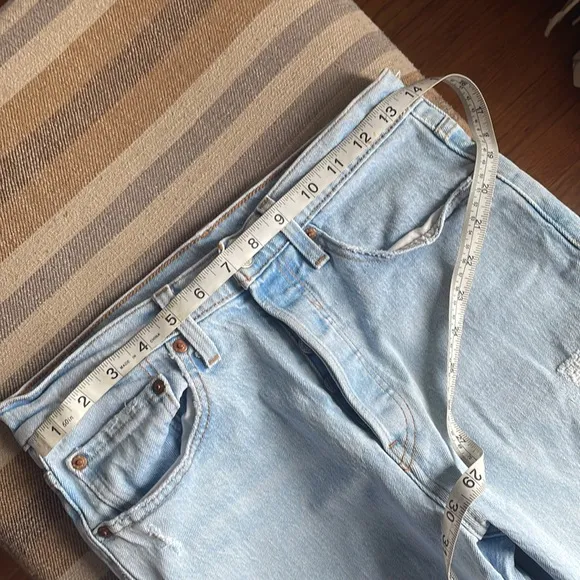 Levi’s Light Wash ButtonFly Ripped 501 Mom Jeans