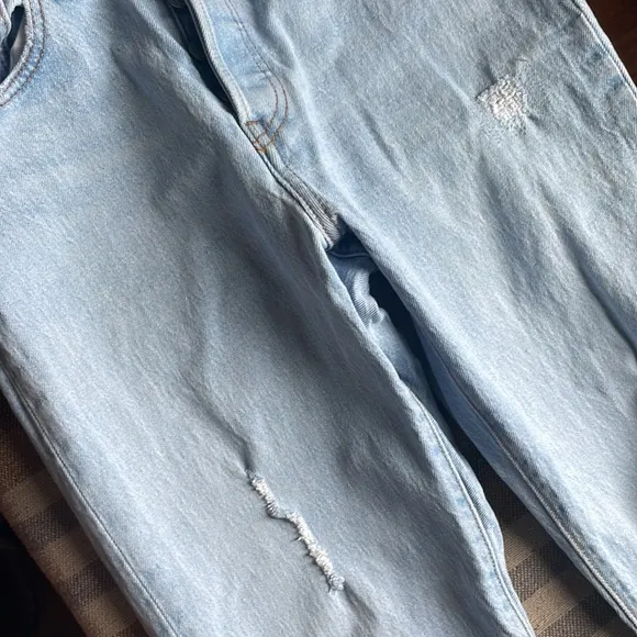 Levi’s Light Wash ButtonFly Ripped 501 Mom Jeans