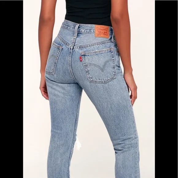 Levi’s Light Wash ButtonFly Ripped 501 Mom Jeans