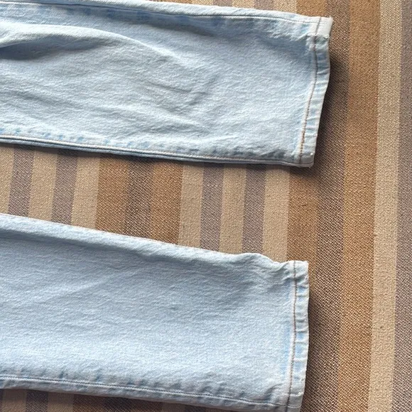 Levi’s Light Wash ButtonFly Ripped 501 Mom Jeans