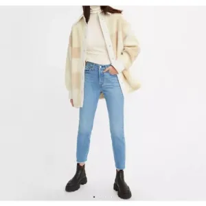 Levi's Premium Wedgie Icon Fit Ankle light wash denim jeans 25