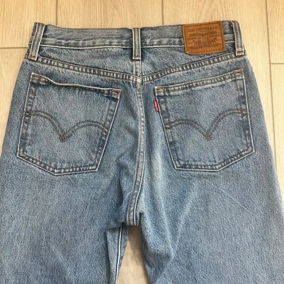 Levi's Premium Wedgie Icon Fit Ankle light wash denim jeans 25
