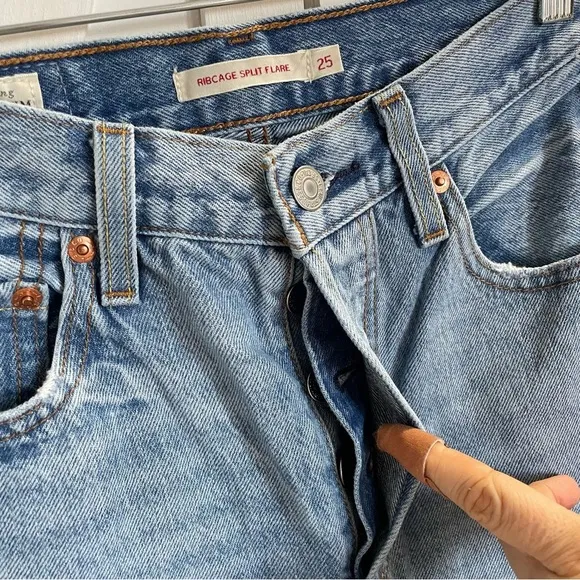 Levi’s Ribcage Split Fare Jeans Size 25