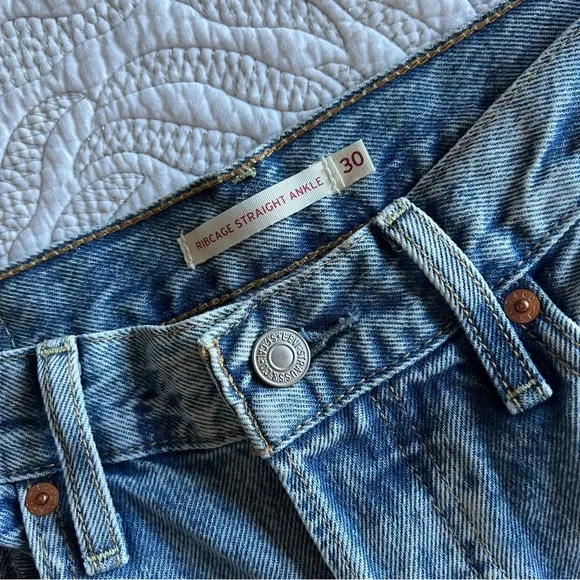 Levi's - Ribcage Straight Ankle Jeans - Light Indigo Destructed - Blue