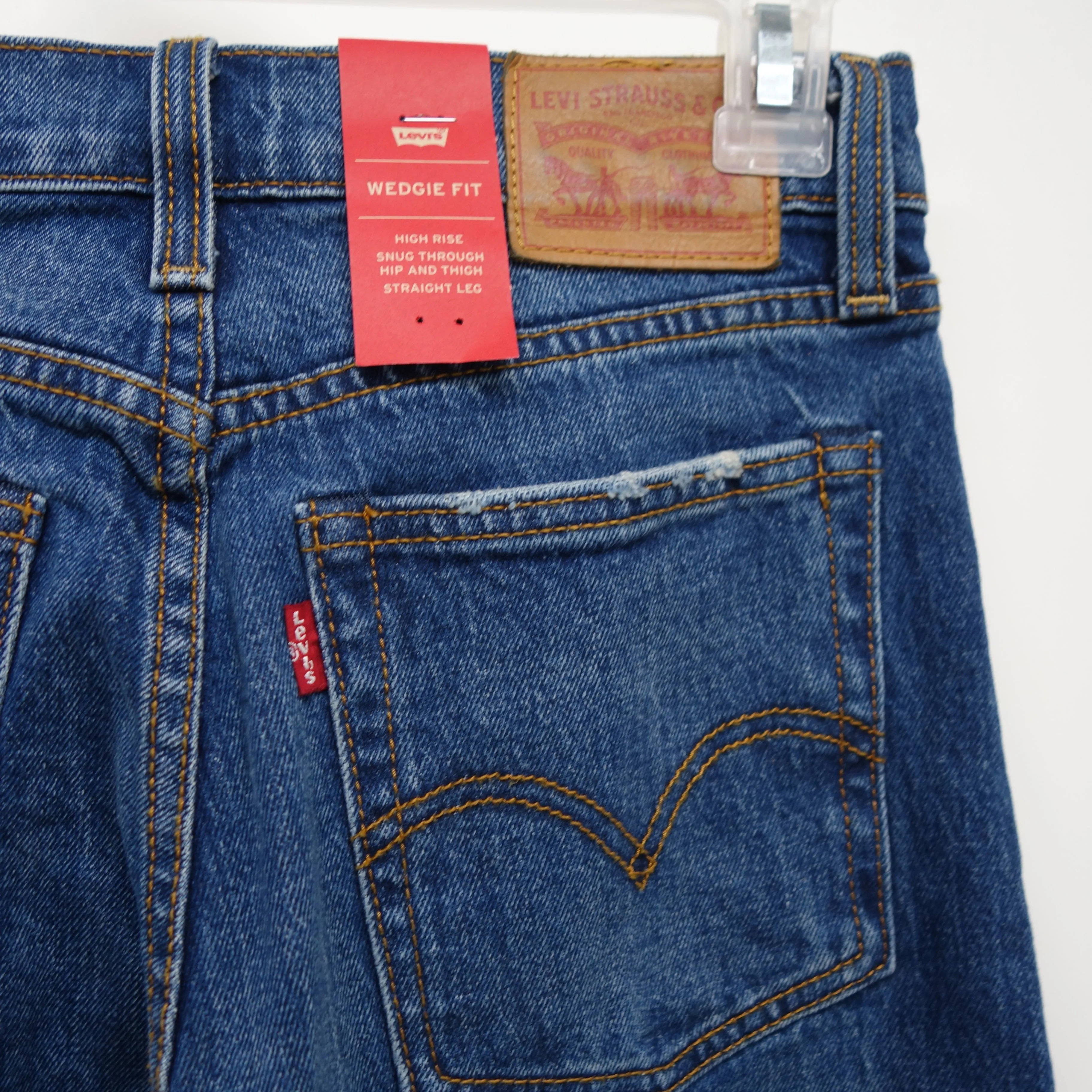 Levi's Womens Wedgie Fit Distressed Cut Off Ankle Crop Denim Jeans Size 26 x 26