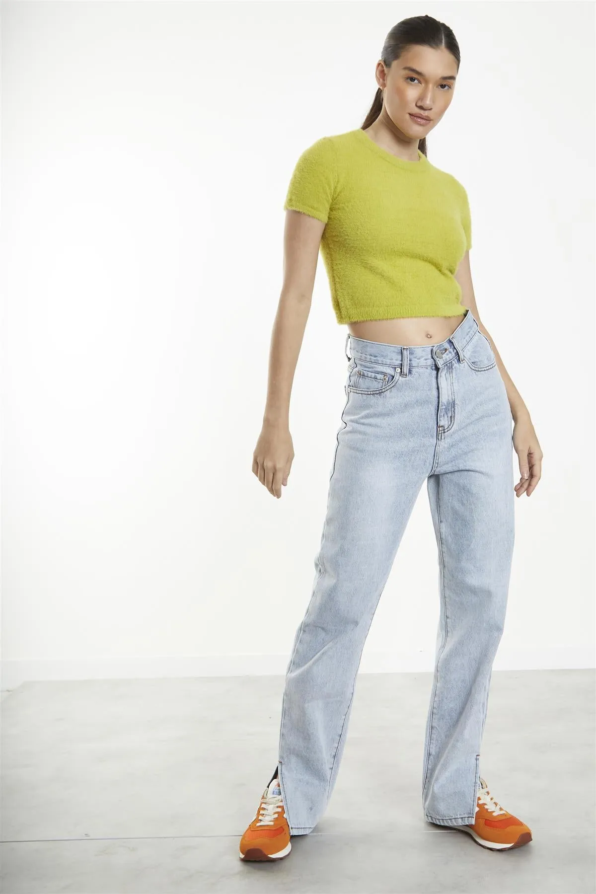 Light Vintage Wash Split-Hem Mom-Jeans