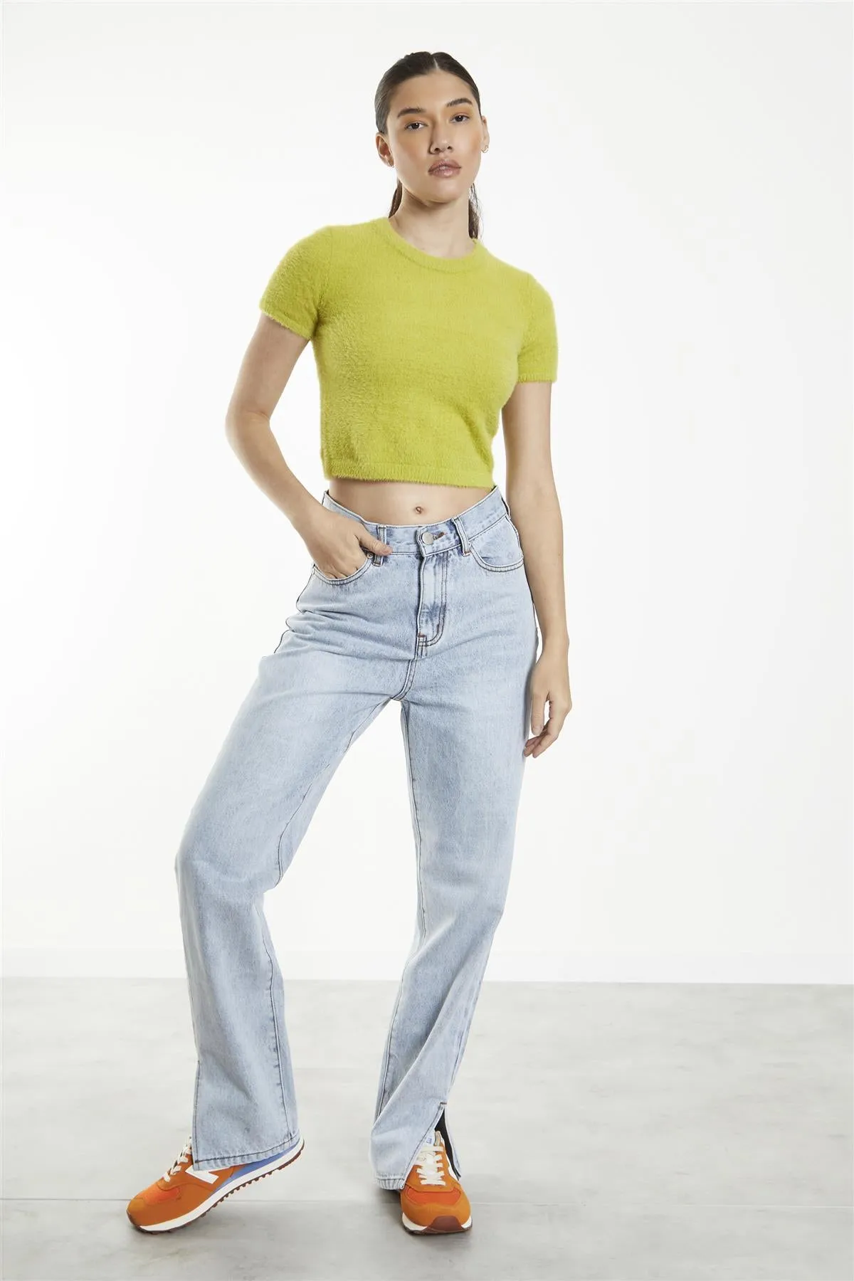 Light Vintage Wash Split-Hem Mom-Jeans