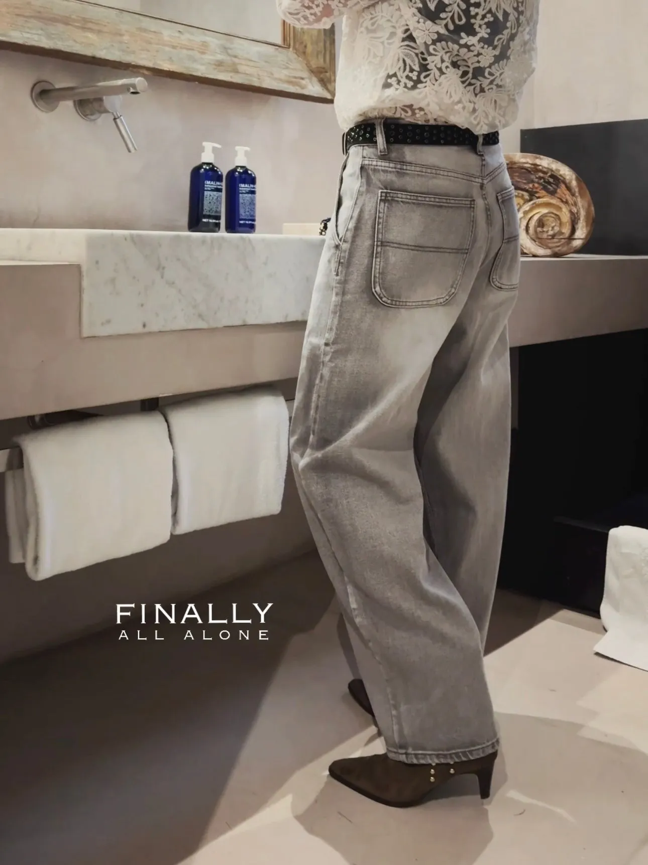 LOOSE STRAIGHT LEG JEANS - LIGHT GREY