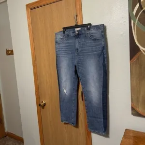 Madewell &quot;The High-Rise Slim Boyjean&quot; Size 35 Medium Wash Cropped Jeans - EUC