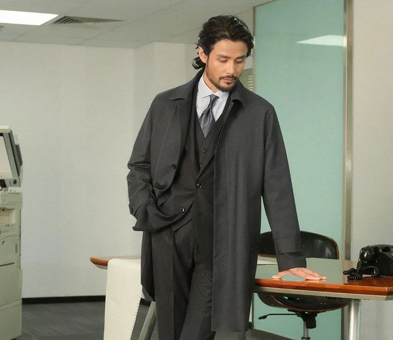Mid-Length Commuter Overcoat