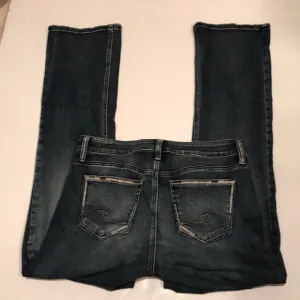 NWOT SILVER JEANS ELYSE SLIM BOOT 28 x 31