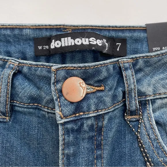 NWT Dollhouse Women’s Jeans Skirt Mid Rise Slim Fit Stretch Denim Mini Skirt