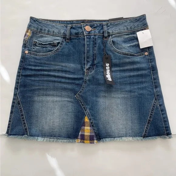 NWT Dollhouse Women’s Jeans Skirt Mid Rise Slim Fit Stretch Denim Mini Skirt